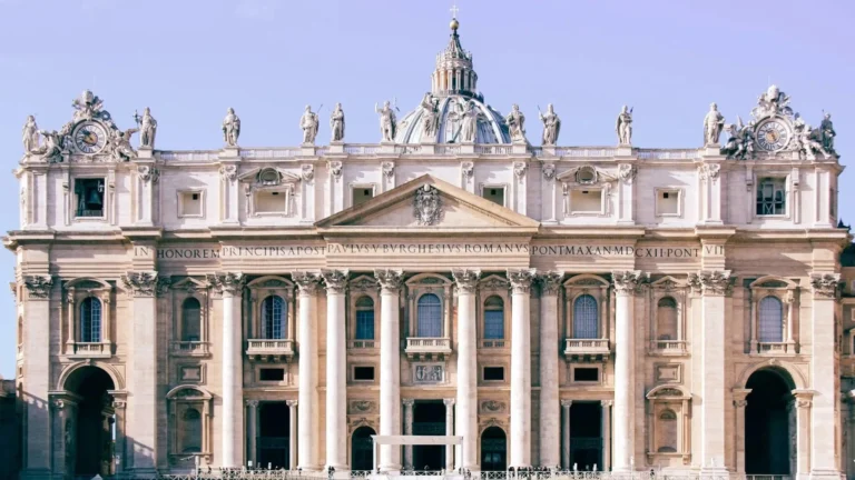 Exploring Vatican and Rome: The Benefits of Skip-the-Line Tickets and Guided Tours